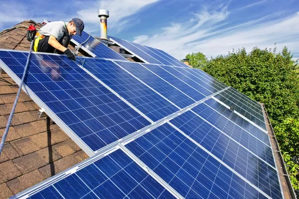 ¿Debo instalar paneles solares en casa?